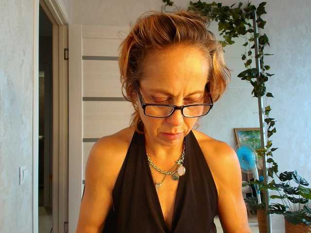 LioraWeiss live cam on BongaCams