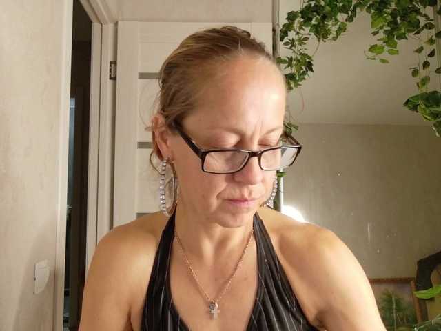 LioraWeiss live cam preview