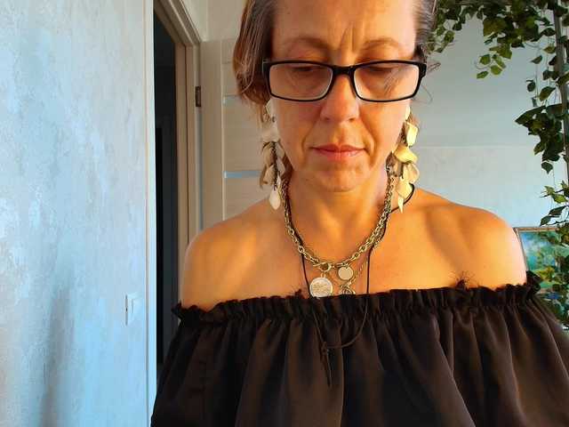 LioraWeiss live cam on BongaCams