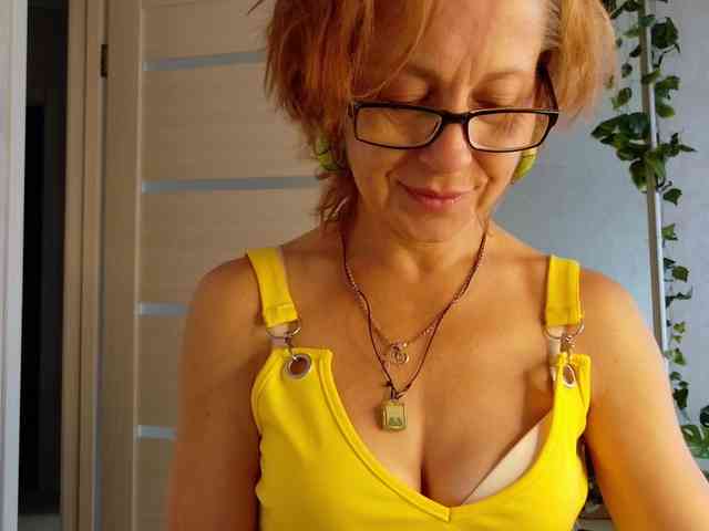 LioraWeiss Live Webcam on BongaCams