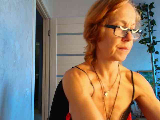 LioraWeiss Live Webcam on BongaCams