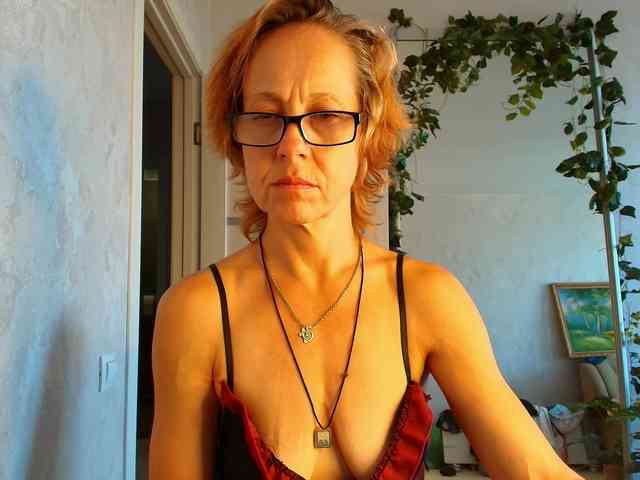 LioraWeiss Live Webcam on BongaCams