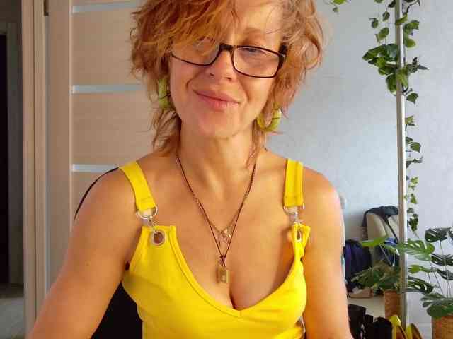 LioraWeiss Live Webcam on BongaCams