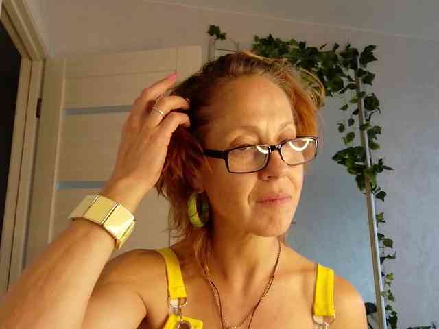 LioraWeiss Live Webcam on BongaCams