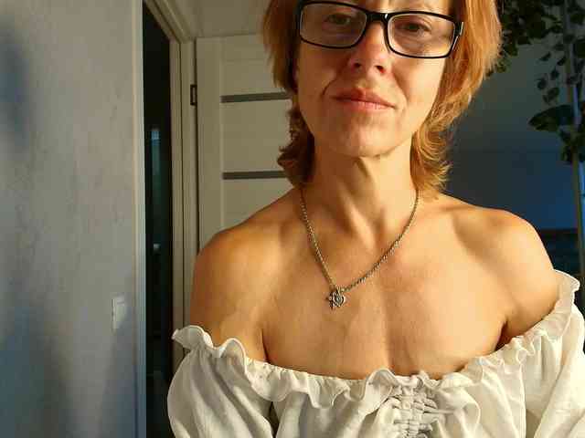 LioraWeiss Live Webcam on BongaCams