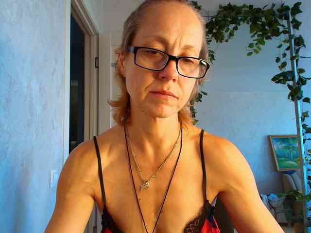 LioraWeiss Live Webcam on BongaCams