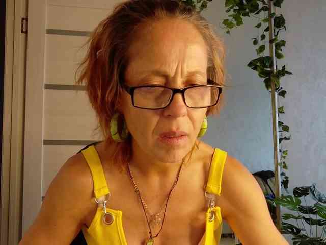 LioraWeiss Live Webcam on BongaCams