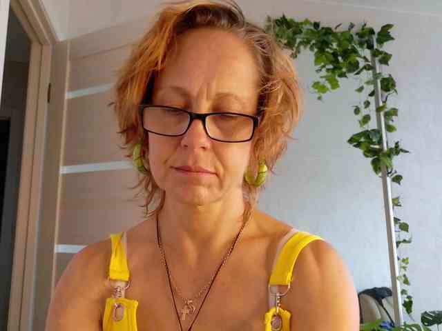 LioraWeiss Live Webcam on BongaCams