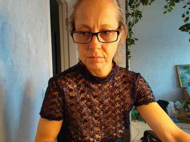LioraWeiss Live Webcam on BongaCams