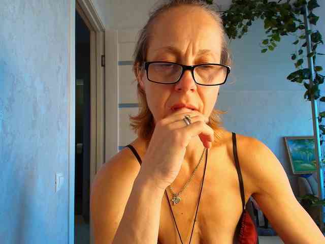 LioraWeiss Live Webcam on BongaCams