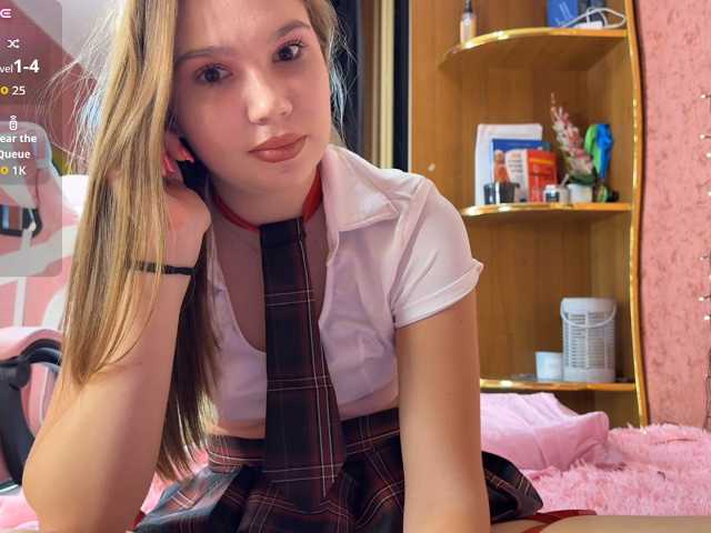 Slyfoxtales live cam