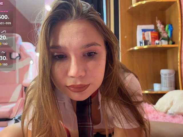 Slyfoxtales live cam