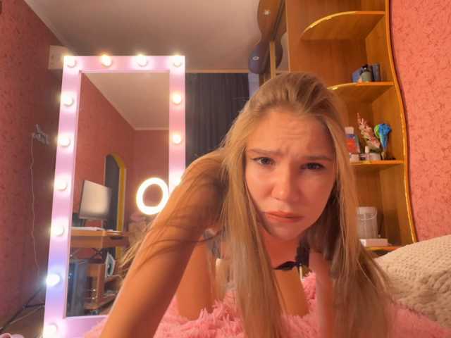 Slyfoxtales live cam on BongaCams