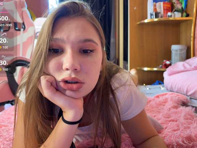 Slyfoxtales live cam on BongaCams