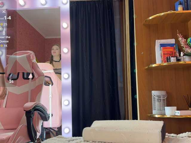 Slyfoxtales live cam on BongaCams