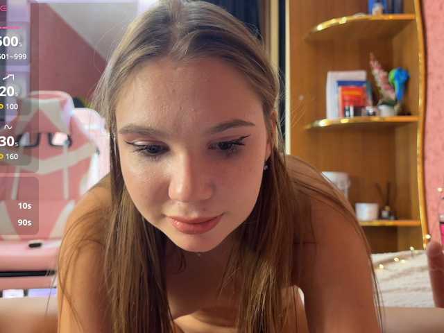 Slyfoxtales live cam on BongaCams