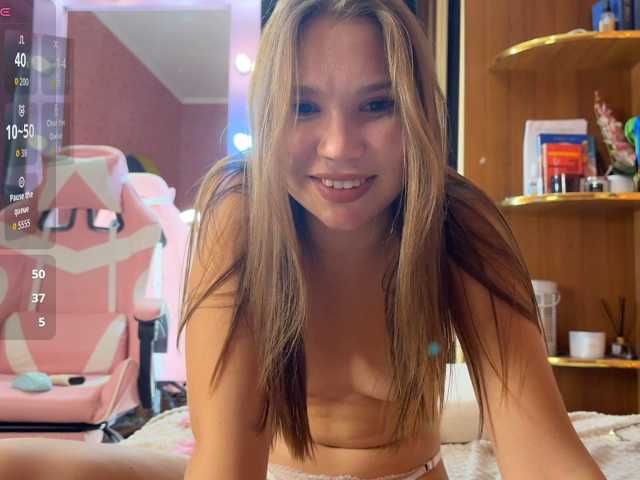 Slyfoxtales live cam on BongaCams