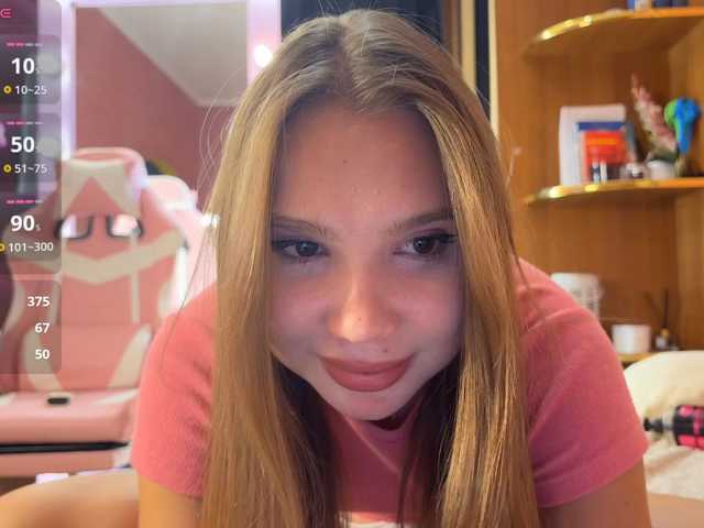 Slyfoxtales live cam on BongaCams