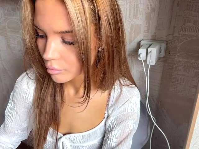 LyndseyShinkle live cam on BongaCams