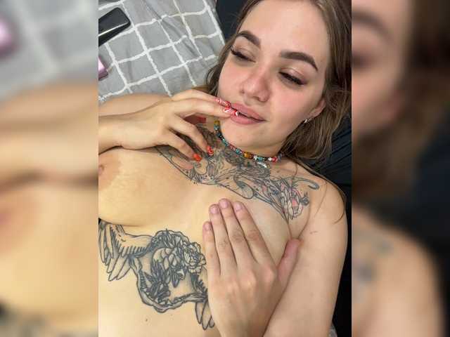 Ebiki live cam on BongaCams