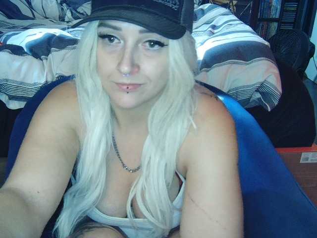 cutiekayls live on BongaCams