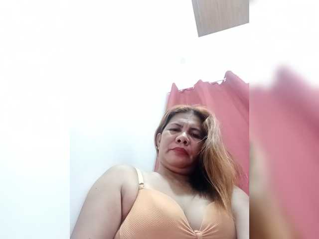 Bigpussylips live cam on BongaCams