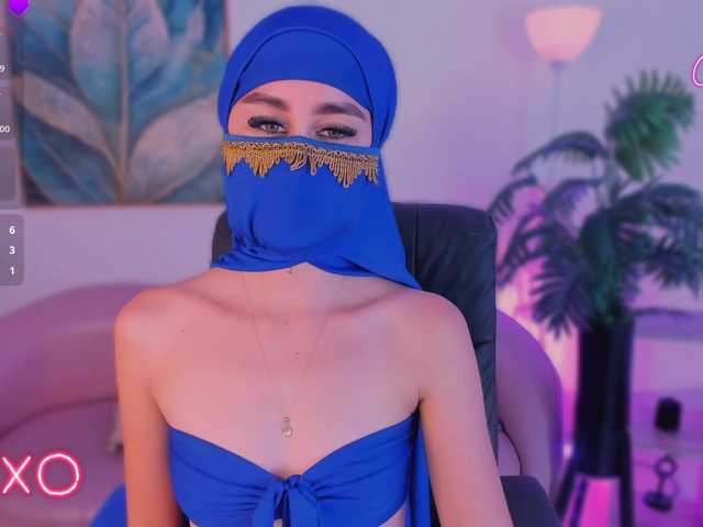 Alina-Malak live cam on 
