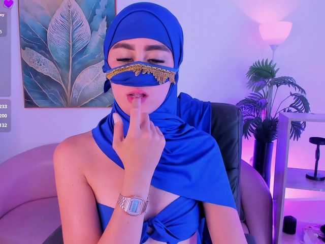 Alina-Malak live cam preview