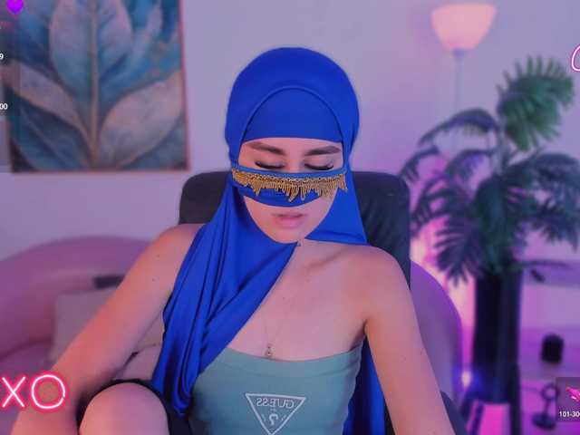 Alina-Malak live cam on 