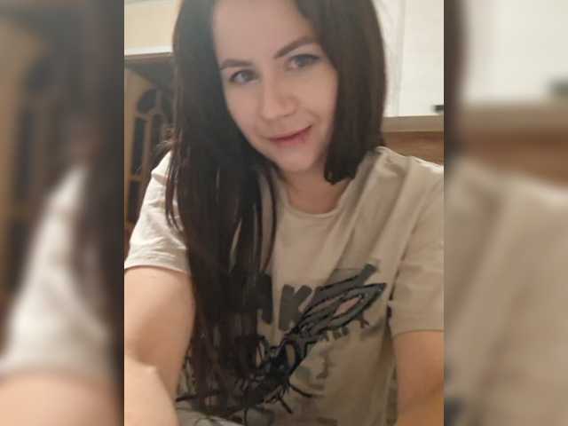 Evelina130399 live cam on BongaCams