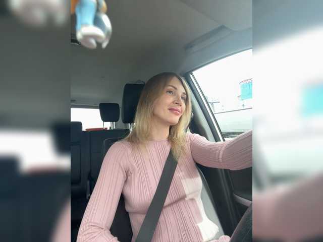 Katniss-Everdeen live cam on BongaCams