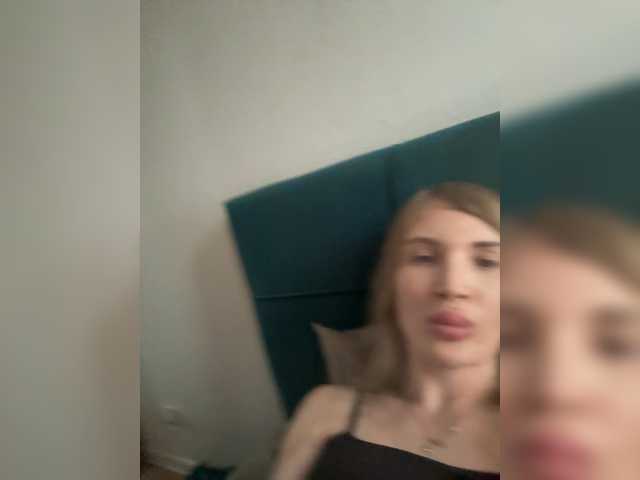 Katniss-Everdeen live cam on BongaCams
