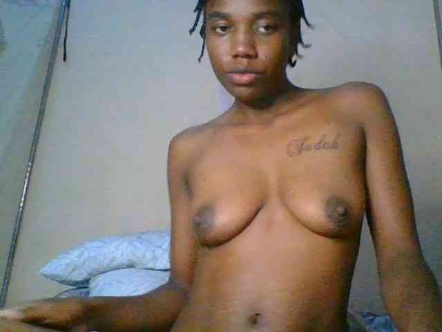 Petiteslut's cam show statistics and live stream