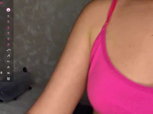 VenitaLia live cam on BongaCams