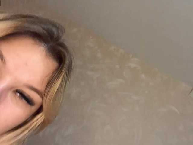 VenitaLia live cam on BongaCams