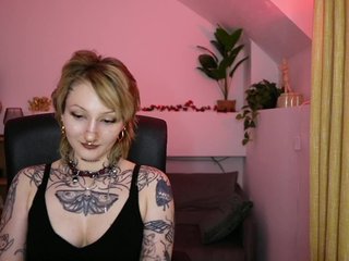 tattooedblondee18