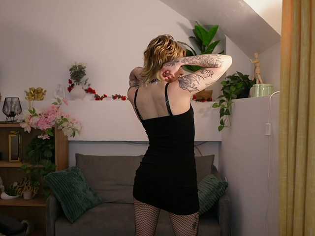 tattooedblondee18 live cam on BongaCams