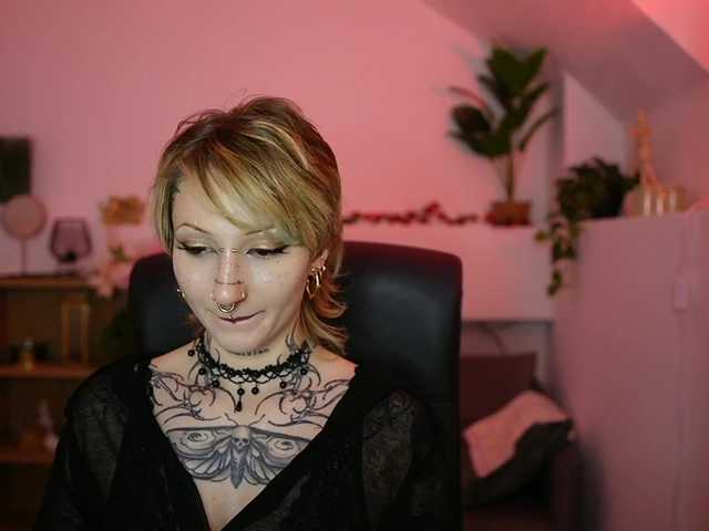 tattooedblondee18