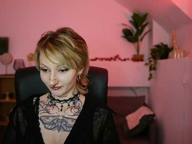 tattooedblondee18