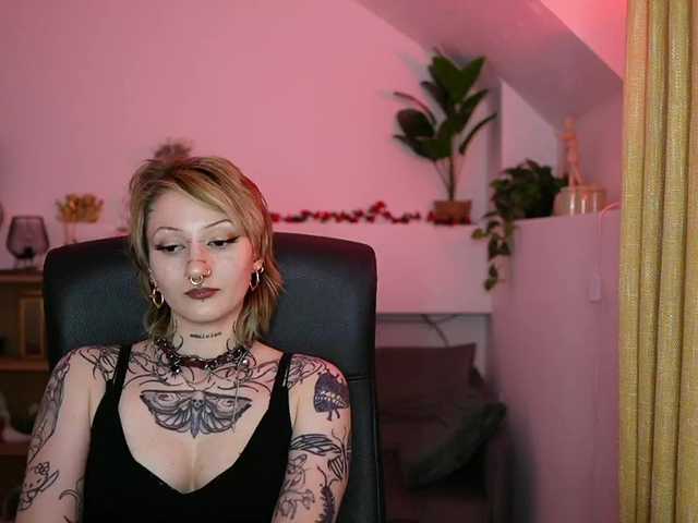 tattooedblondee18