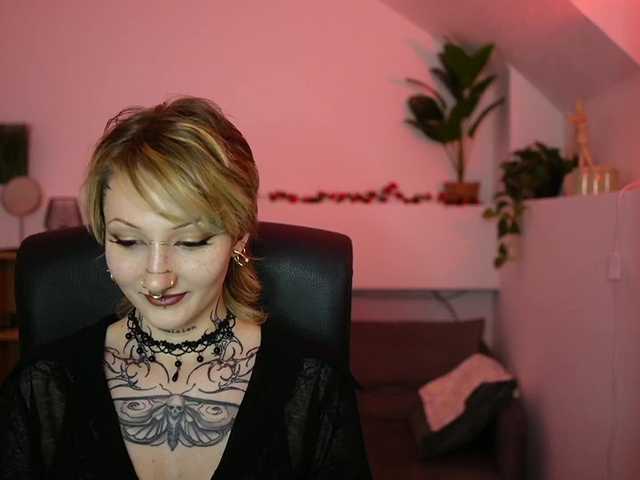 tattooedblondee18