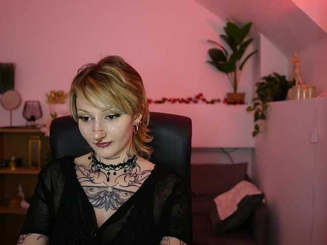 tattooedblondee18