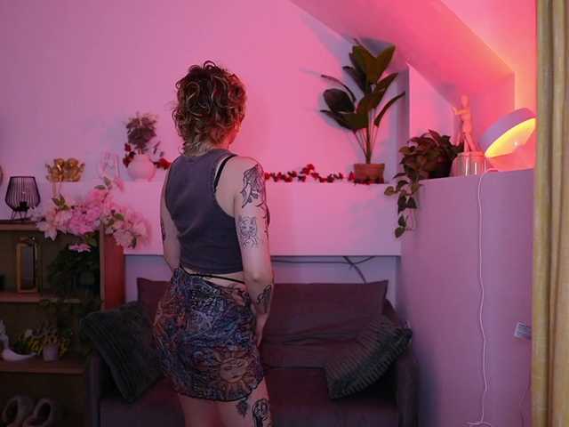 tattooedblondee18 live cam on BongaCams