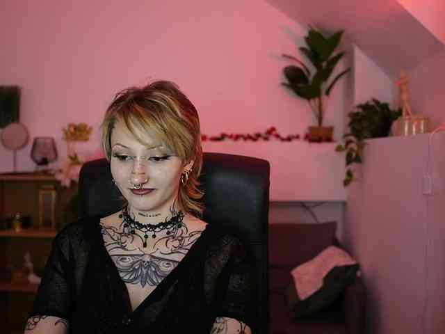tattooedblondee18