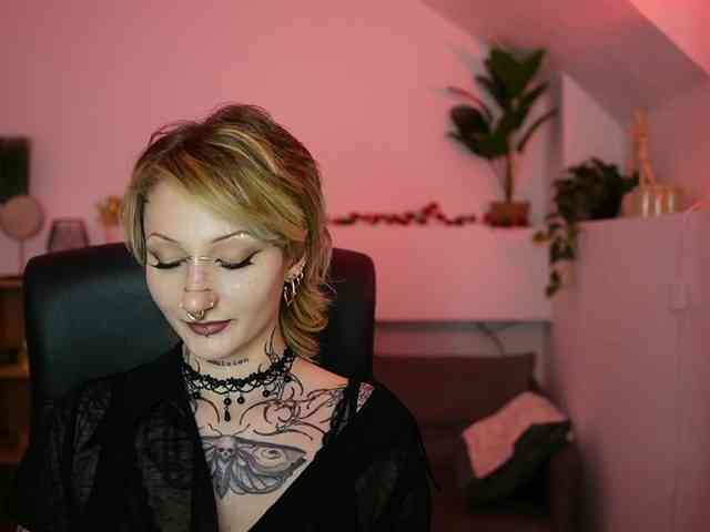 tattooedblondee18