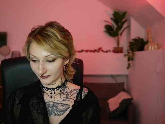 tattooedblondee18