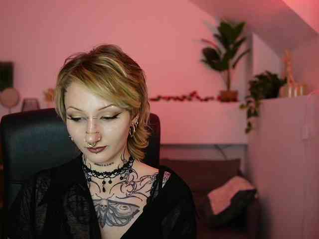 tattooedblondee18