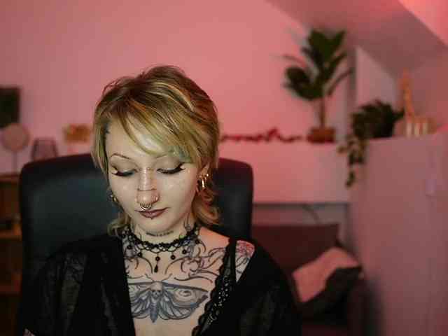tattooedblondee18