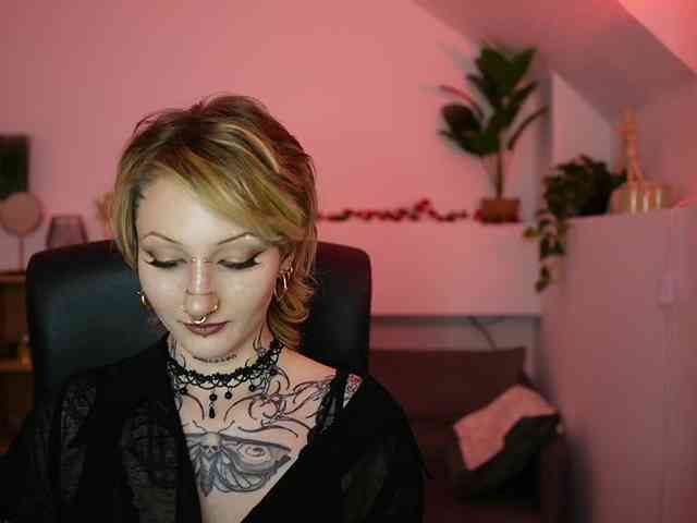 tattooedblondee18