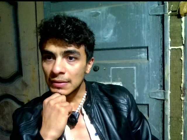 Hulio18Pro live webcam show